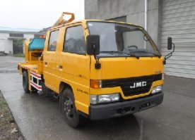 护栏抢修车