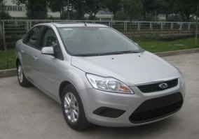 佳跃牌CAF7000BEV型纯电动轿车