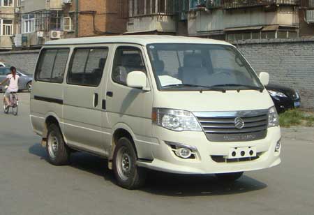 金旅4.7米5-9座小型客车(XML6472J15)