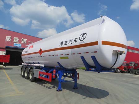 普诚12.1米32吨3轴易燃液体罐式运输半挂车(PC9403GRYD)