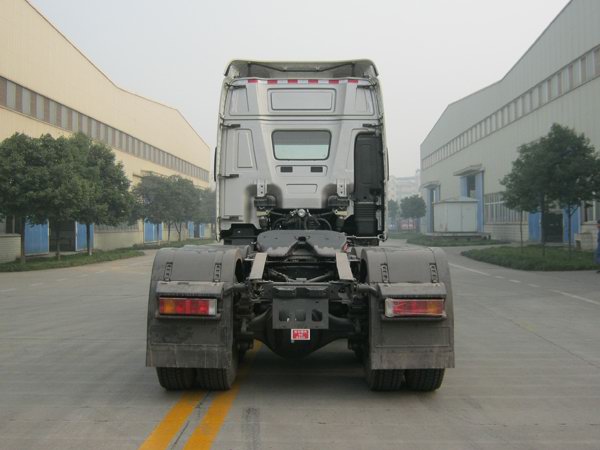 CHM4251KPQ49M 康恩迪521马力后双桥,后八轮柴油国四牵引汽车图片