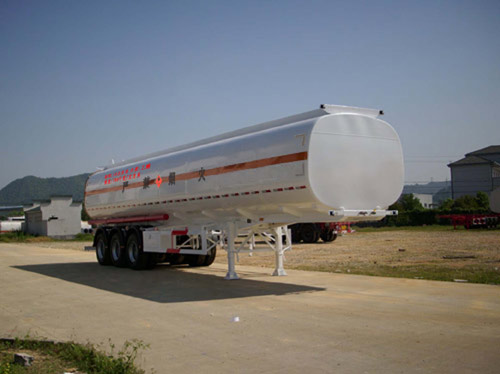 中商汽车10.5米29吨3轴化工液体运输半挂车(ZZS9408GHY)