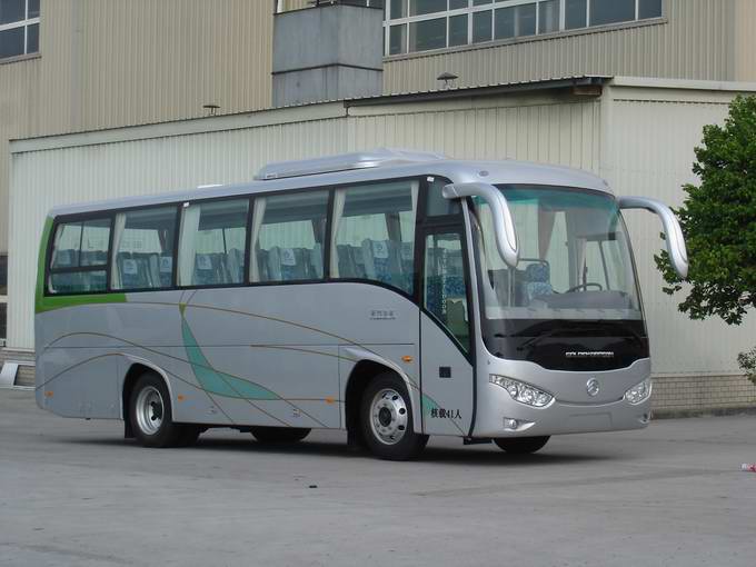 金旅8.9米24-39座客车(XML6897J33)