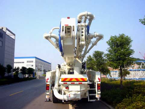 中联牌ZLJ5335THB混凝土泵车公告图片