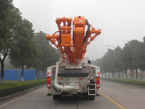 中联牌ZLJ5339THB混凝土泵车公告图片