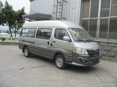 金龙5.3米6-9座轻型客车(XMQ6531EEG4D)