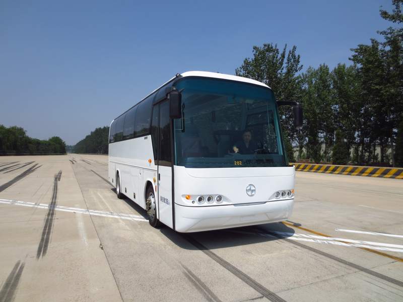 北方9米24-39座豪华旅游客车(BFC6901A1)