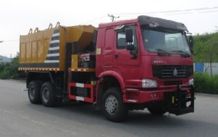 路面养护车