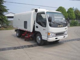 扫路车