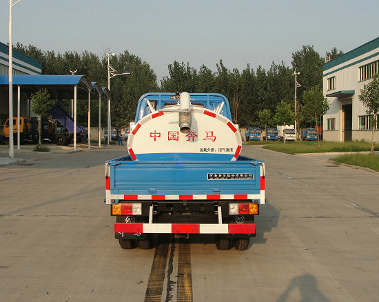 BM4020GYJ911 奔马63马力单桥柴油国二罐式低速货车图片