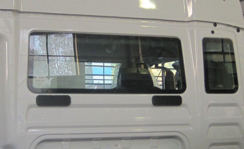 汕德卡牌ZZ5316XXYM466GD1厢式运输车公告图片