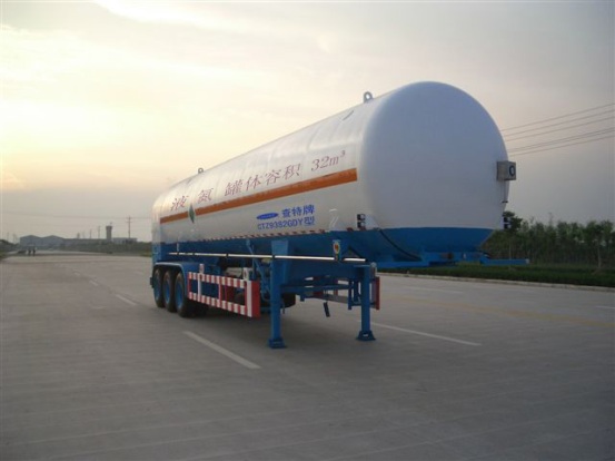 查特12.5米24.6吨3轴低温液体运输半挂车(CTZ9382GDY)