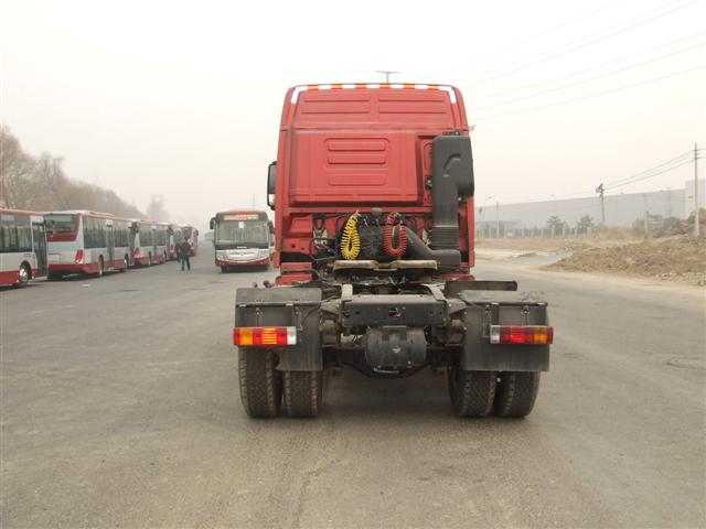 BJ4189SLFKA-XA 欧曼430马力单桥柴油国四半挂牵引车图片