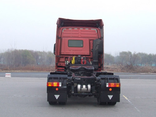 BJ4259SNFKB-XE 欧曼375马力前四后四(小三轴)柴油国四半挂牵引汽车图片