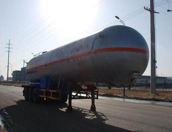 金碧13米27.6吨3轴液化气体运输半挂车(PJQ9402GYQ)