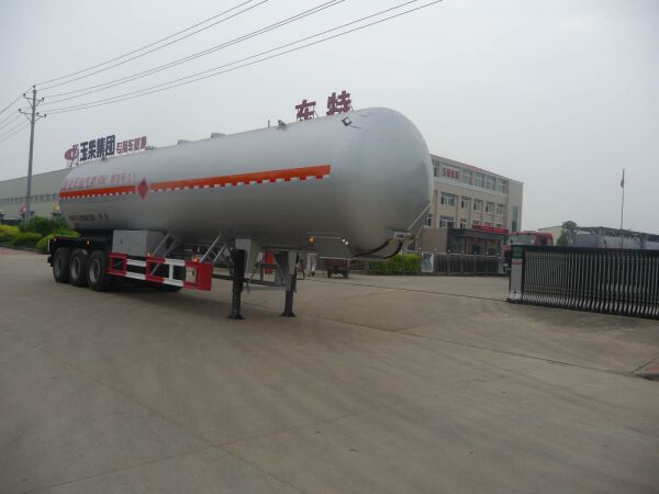 特运13米24.8吨3轴液化气体运输半挂车(DTA9401GYQ)
