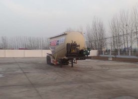下灰半挂车