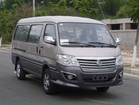 金旅5.3米5-9座小型客车(XML6532J78)