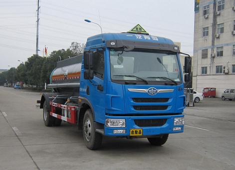 培新牌XH5168GFW腐蚀性物品罐式运输车图片