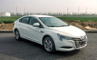 纳智捷牌DYM7182AAB5型轿车