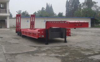 低平板半挂车