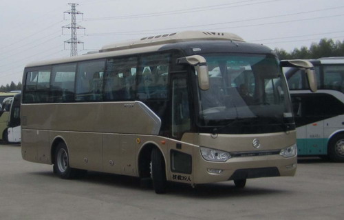 金旅8.8米24-39座客车(XML6887J18)