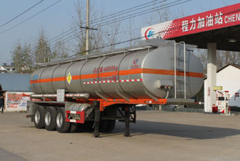 程力威10.6米30.5吨3轴化工液体运输半挂车(CLW9400GHYA)