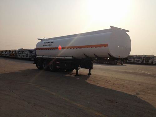 瑞江10米32.3吨3轴化工液体运输半挂车(WL9401GHY)