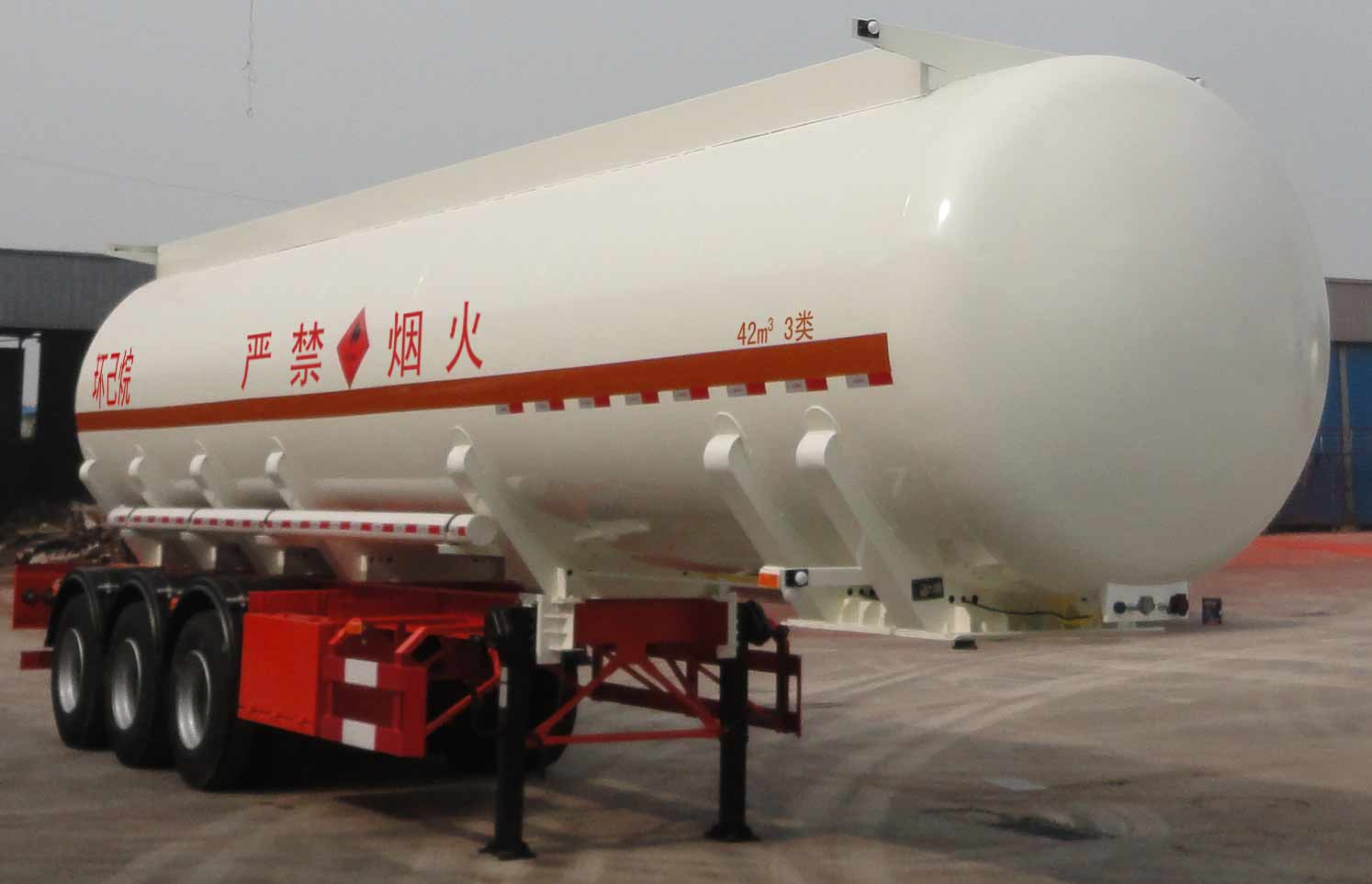 兴扬12米31.7吨3轴易燃液体罐式运输半挂车(XYZ9404GRY)