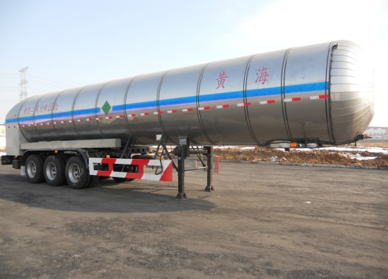 黄海13米26.5吨3轴二氧化碳运输半挂车(THH9400GYU)