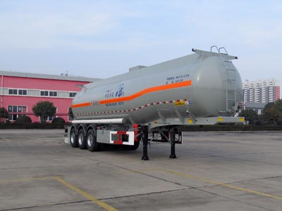 华骏12.6米30.4吨3轴易燃液体罐式运输半挂车(ZCZ9400GRYHJE)