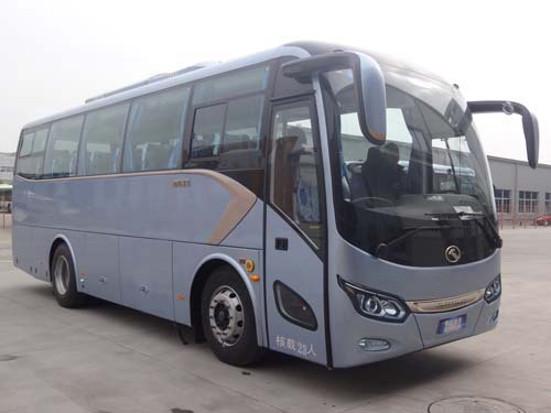 金龙8.2米10-23座客车(XMQ6821CYN5C1)