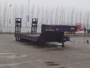坤博14.9米29吨6轴低平板半挂车(LKB9400TDPXZ)