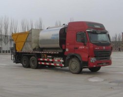 沥青洒布车