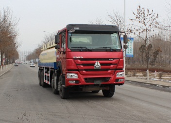 HLZ5312GYC型油井残液罐式运输车图片