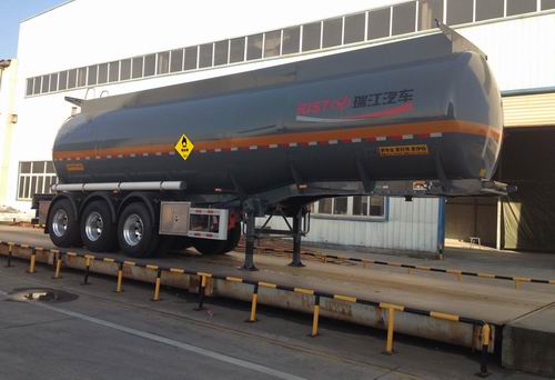 瑞江10.5米32.6吨3轴氧化性物品罐式运输半挂车(WL9400GYW)