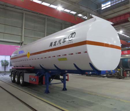 普诚10.6米32.5吨3轴氧化性物品罐式运输半挂车(PC9400GYW)