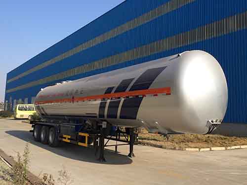 四六13米28.2吨3轴液化气体运输半挂车(WHC9407GYQ)