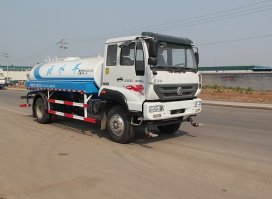 洒水车