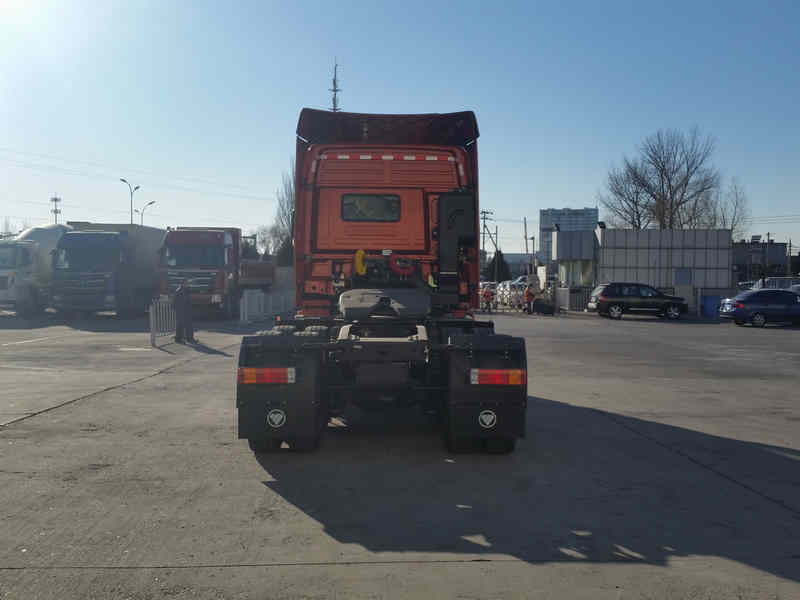 BJ4259SMFKB-XD 欧曼430马力后双桥,后八轮柴油国五半挂牵引汽车图片