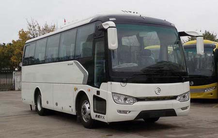 金旅8.2米24-33座客车(XML6827J18Y)