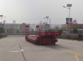 低平板半挂车