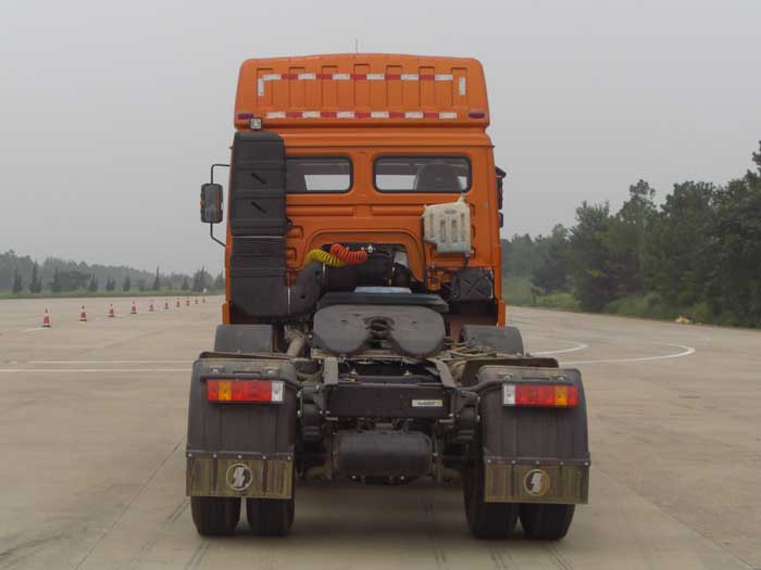 SX4256NR279 陕汽381马力前四后四(小三轴)柴油国四牵引汽车图片