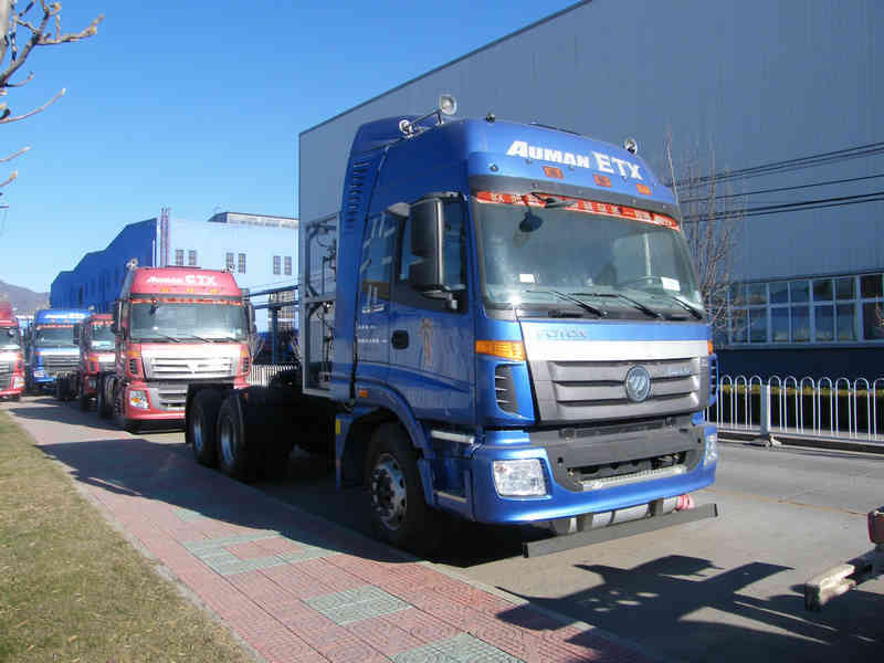 BJ4253SNFCB-XC 欧曼381马力后双桥,后八轮LNG国五危险品半挂牵引汽车图片