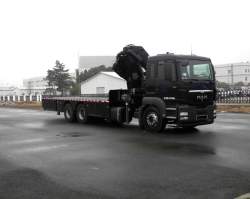 随车起重运输车