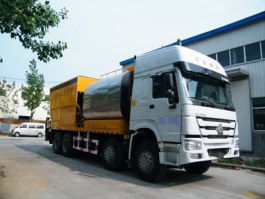 同步碎石封层车