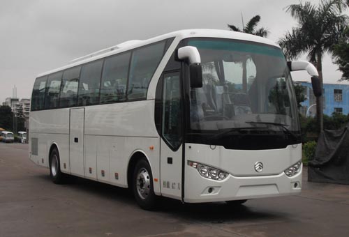 金旅10.7米24-47座客车(XML6113J28)