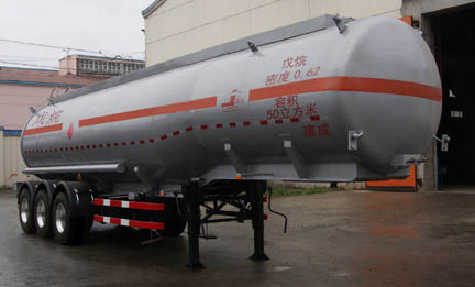 建成13米30吨3轴易燃液体罐式运输半挂车(JC9406GRY)