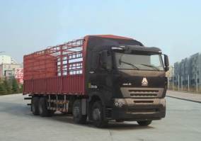 豪沃牌ZZ5317CCYN4667Q1LH仓栅式运输车