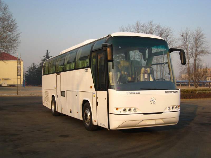 北方10.7米24-45座豪华旅游客车(BFC6110A3)